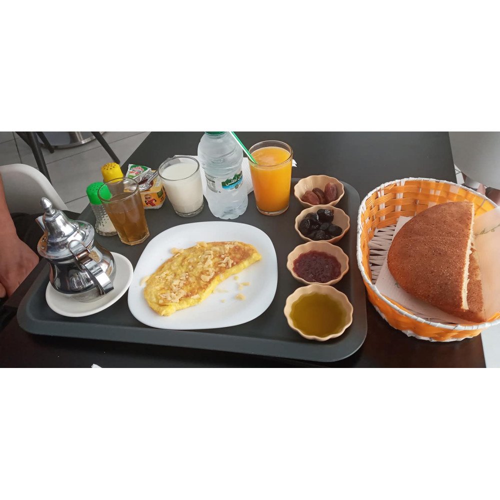 Petit Déjeuner Complet + Café Noir